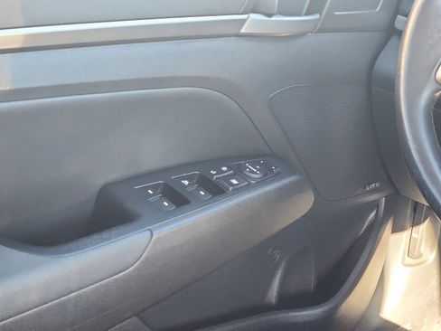 Used 2017 Hyundai Elantra Limited w/ Limited Tech Package 04 image 12