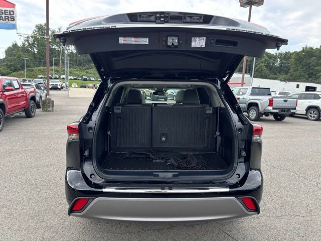 Used 2023 Toyota Highlander Platinum AWD/4WD image 21
