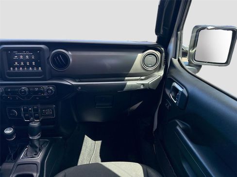 Used 2022 Jeep Gladiator Sport image 21
