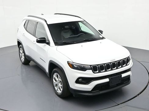 Used 2024 Jeep Compass Latitude AWD/4WD image 21
