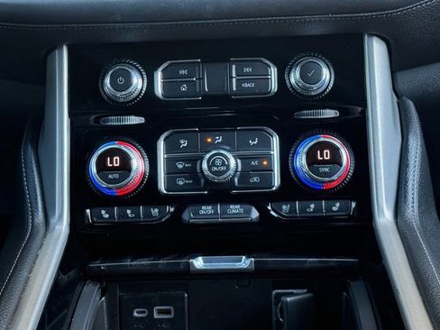 Used 2021 GMC Yukon XL Denali w/ Denali Premium Package RWD image 4