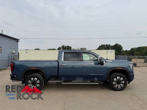Used 2025 GMC Sierra 2500 Denali w/ Denali Reserve Package AWD/4WD image 4