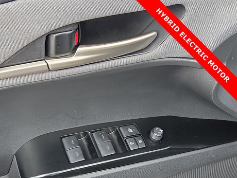 Used 2025 Toyota Camry LE FWD image 13