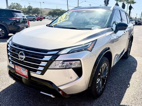 Certified 2024 Nissan Rogue Platinum w/ Platinum Premium Package image 3