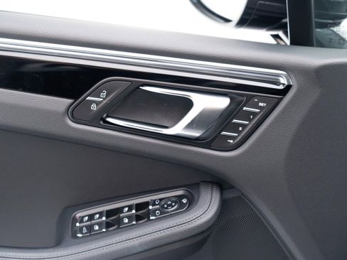 Certified 2026 Porsche Macan AWD/4WD image 21
