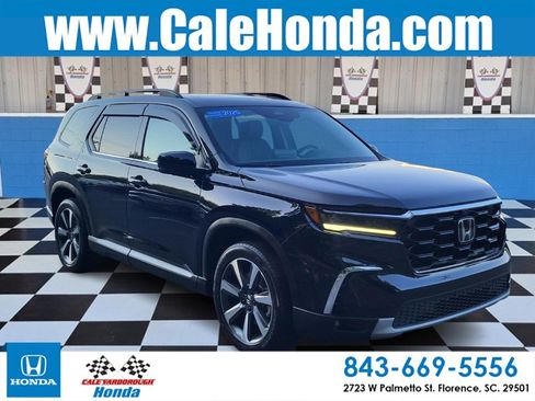Used 2025 Honda Pilot Elite image 1