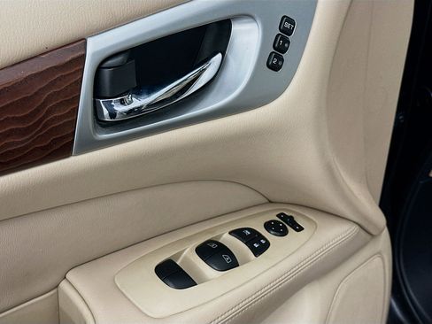 Used 2017 Nissan Pathfinder Platinum w/ Family Entertainment Package image 15