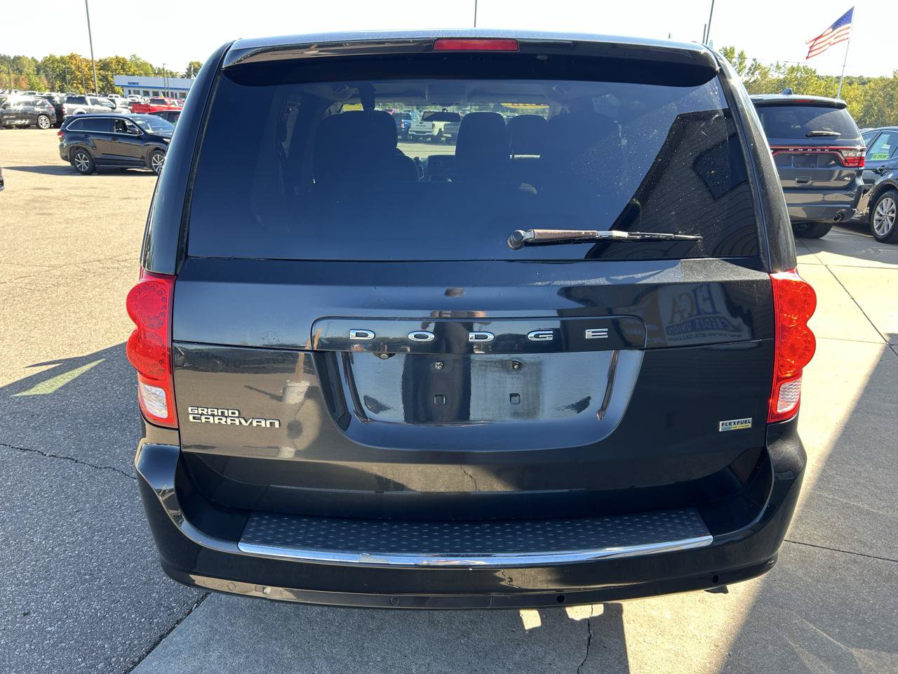 Used 2018 Dodge Grand Caravan SE w/ Rear Park Assist Package FWD image 6