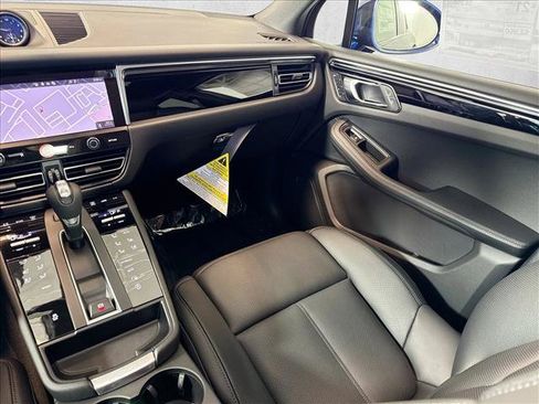 Certified 2026 Porsche Macan AWD/4WD image 21