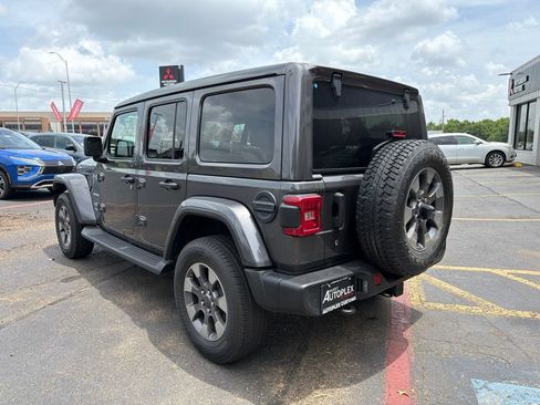 Used 2019 Jeep Wrangler Unlimited Sahara AWD/4WD image 9
