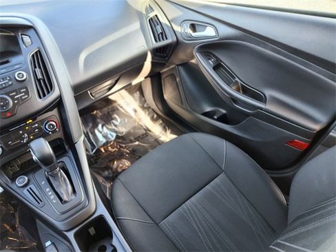 Used 2017 Ford Focus SE image 15