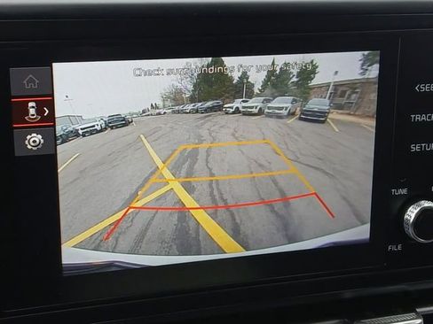 Certified 2024 Kia Carnival LX image 17