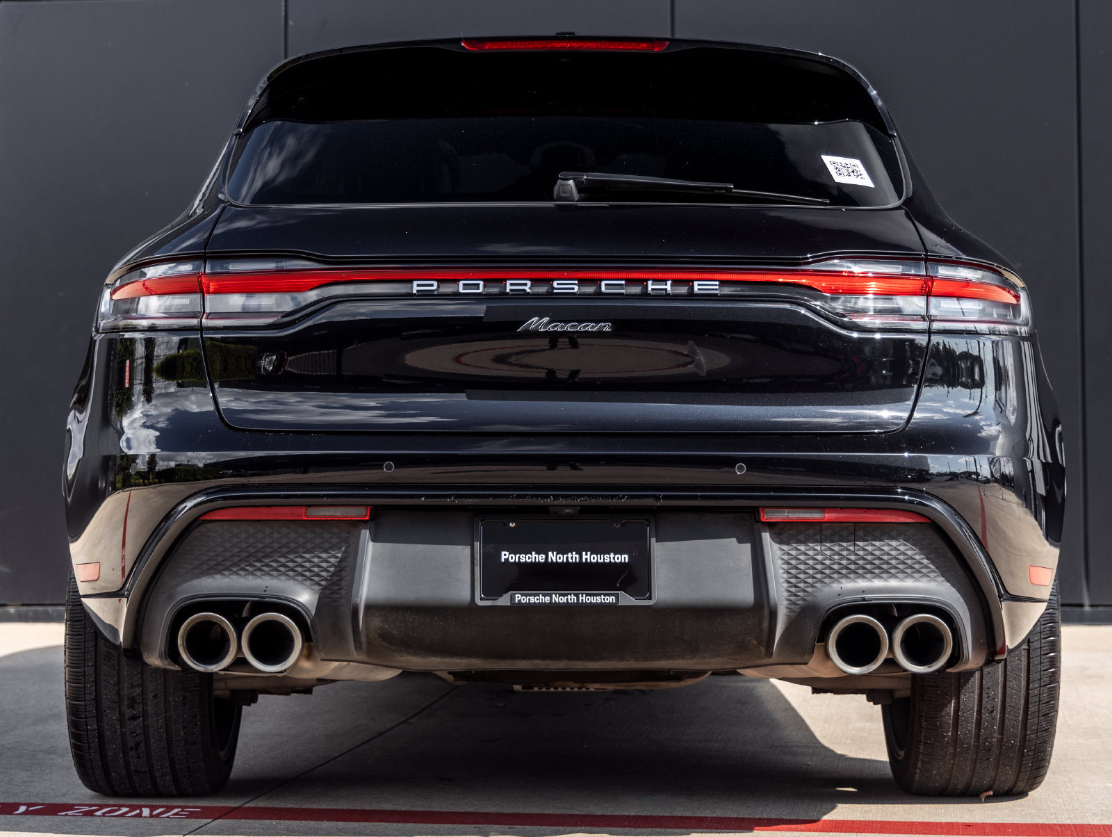 Certified 2024 Porsche Macan AWD/4WD image 10