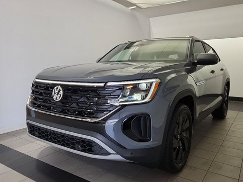 New 2026 Volkswagen Atlas Cross Sport SE FWD image 2