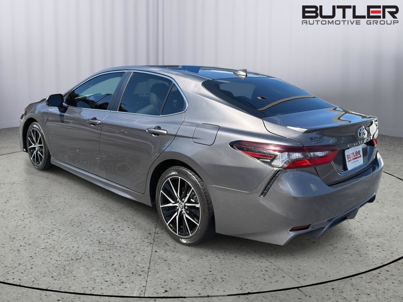 Used 2021 Toyota Camry SE FWD image 4