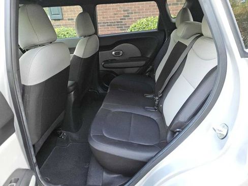 Used 2018 Kia Soul ! image 23