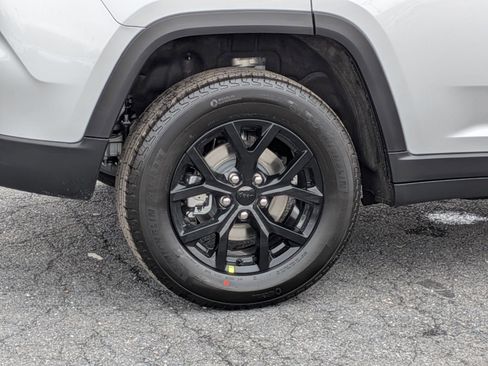 New 2026 Jeep Grand Cherokee 4WD image 9