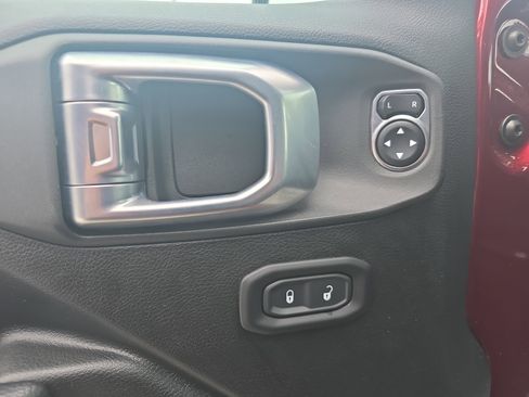 Used 2021 Jeep Wrangler Sport S image 17