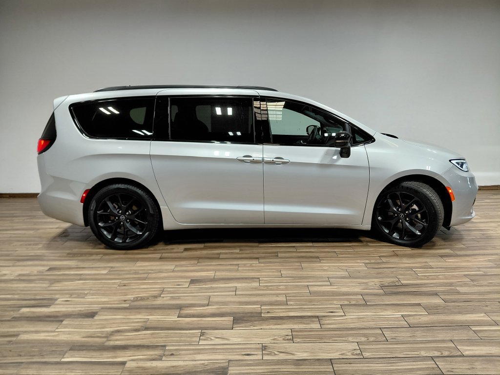 Certified 2026 Chrysler Pacifica Limited w/ S Appearance Package FWD image 27