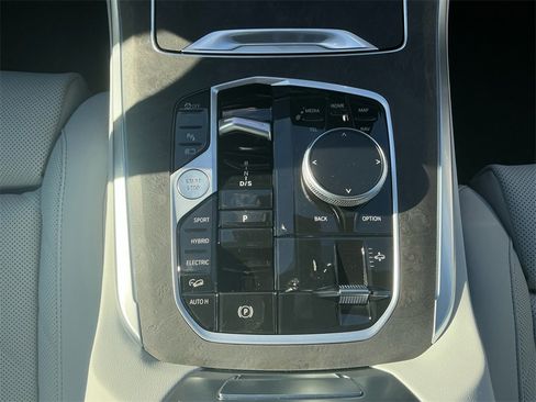 New 2026 BMW X5 xDrive50e image 11