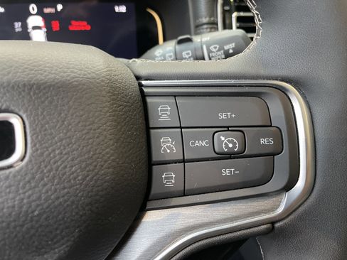 Used 2024 Jeep Wagoneer Series II image 19