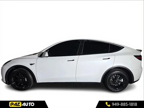 Used 2024 Tesla Model Y Long Range AWD/4WD image 2
