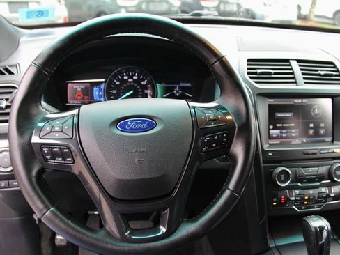 Used 2016 Ford Explorer XLT w/ Equipment Group 202A AWD/4WD image 19