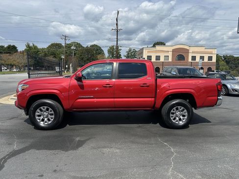 Used 2020 Toyota Tacoma SR5 image 8