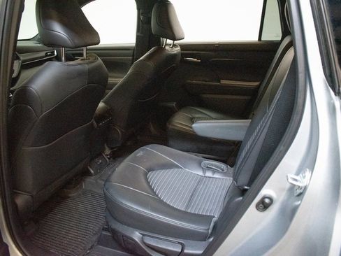 Used 2023 Toyota Highlander XSE AWD/4WD image 23