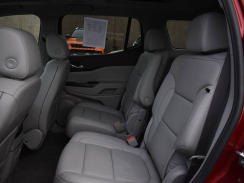 Used 2023 GMC Acadia SLT w/ Technology Package image 16