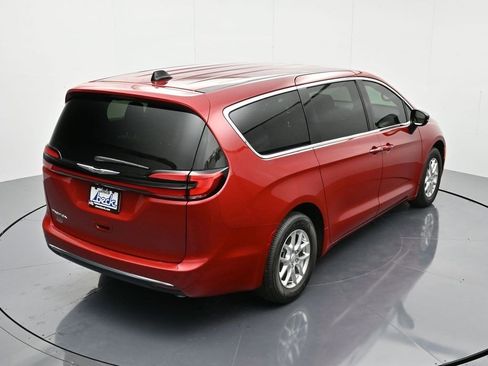New 2026 Chrysler Pacifica Select image 30