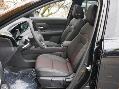 New 2026 Nissan Kicks SR w/ SR Premium Package image 3