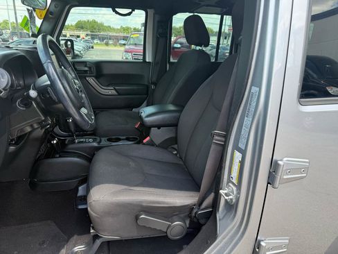 Used 2017 Jeep Wrangler Unlimited Sport w/ Connectivity Group AWD/4WD image 10