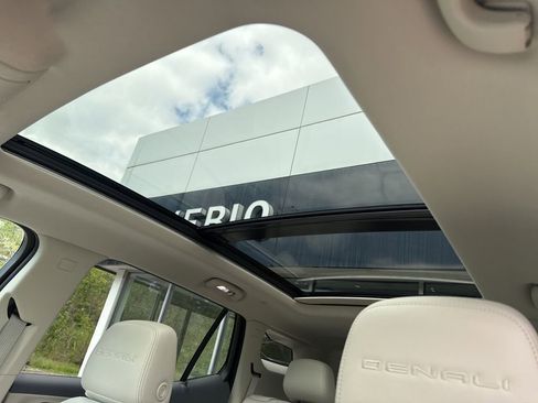 Used 2024 GMC Terrain Denali w/ Denali Premium Package AWD/4WD image 20