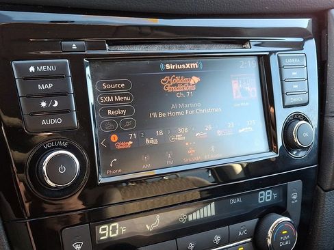 Used 2018 Nissan Rogue SV w/ Premium Package image 18