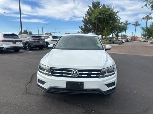 Used 2020 Volkswagen Tiguan SE w/ Panoramic Sunroof Package AWD/4WD image 2