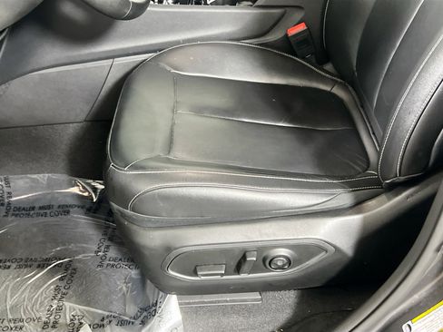 Used 2022 Jeep Grand Cherokee Limited image 17