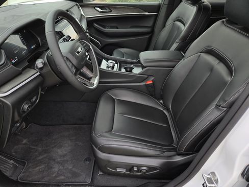 New 2026 Jeep Grand Cherokee Limited image 15