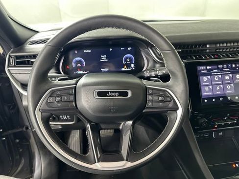 Used 2023 Jeep Grand Cherokee L Laredo image 14