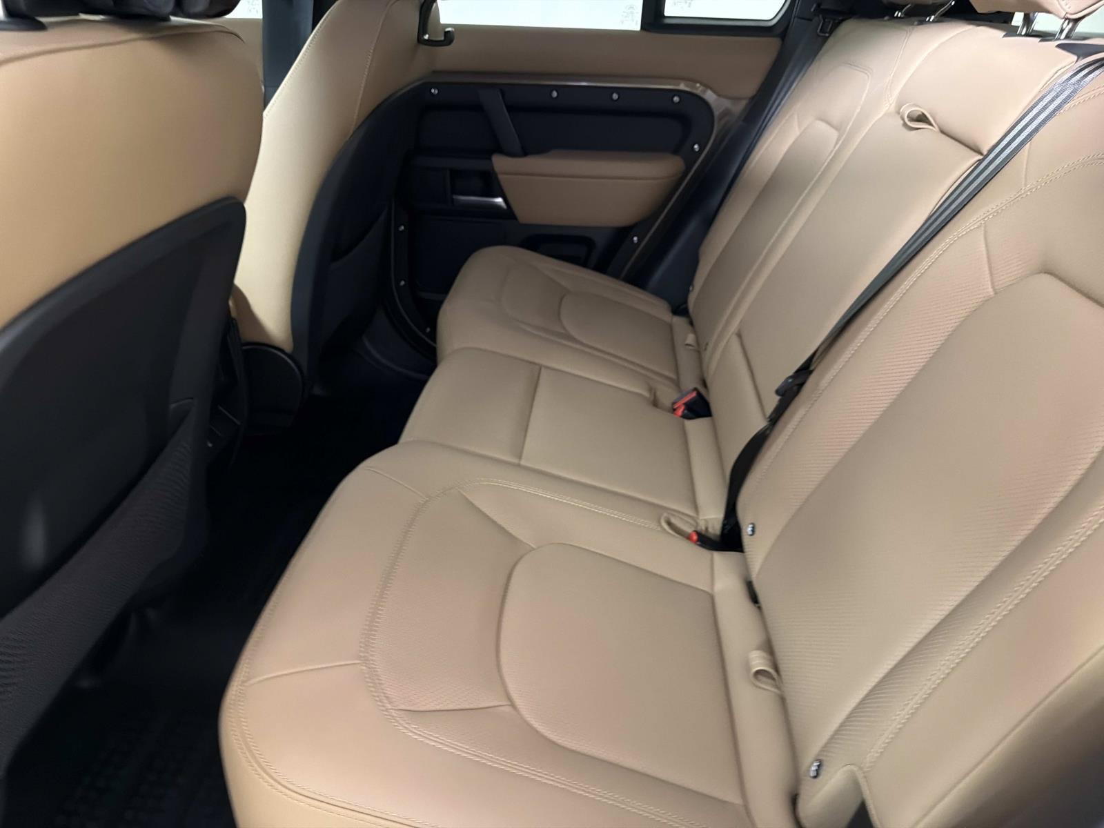 New 2026 Land Rover Defender 110 X-Dynamic SE AWD/4WD image 12