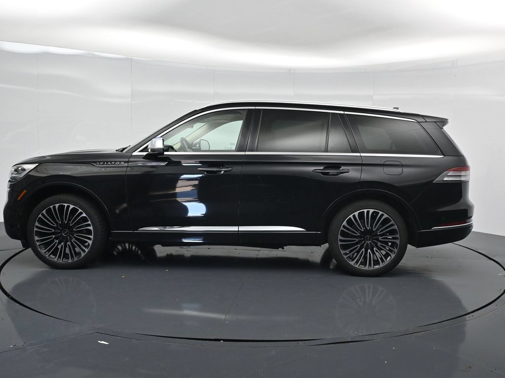 Used 2021 Lincoln Aviator Black Label w/ Class IV Trailer Tow Package AWD/4WD image 2