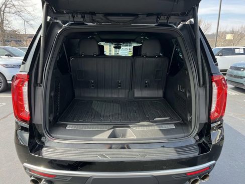 Used 2023 GMC Yukon XL Denali w/ Denali Reserve Package image 12