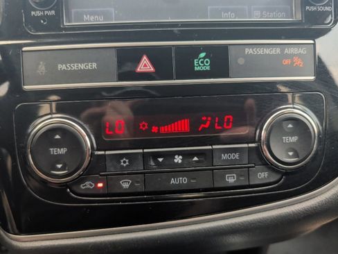 Used 2019 Mitsubishi Outlander ES AWD/4WD image 22