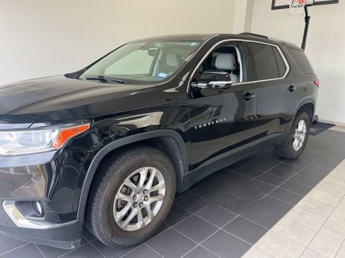 Used 2018 Chevrolet Traverse LT image 2