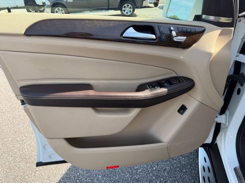 Used 2017 Mercedes-Benz GLE 400 4MATIC image 9