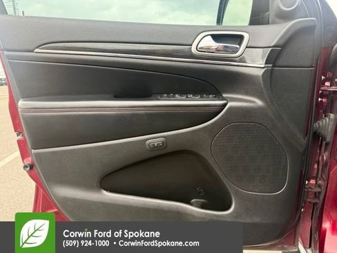 Used 2017 Jeep Grand Cherokee Trailhawk w/ Trailhawk Luxury Group AWD/4WD image 21
