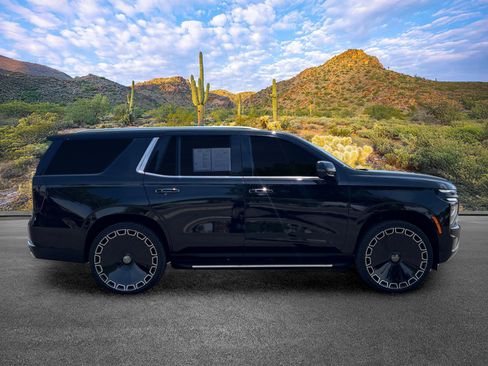 Used 2025 Chevrolet Tahoe High Country AWD/4WD image 3