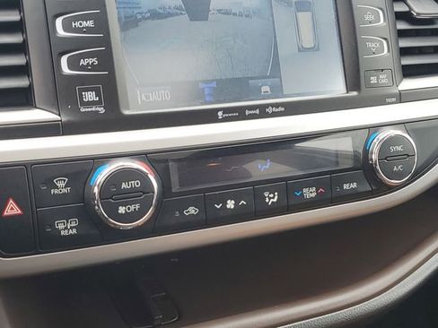 Used 2019 Toyota Highlander Limited AWD/4WD image 14