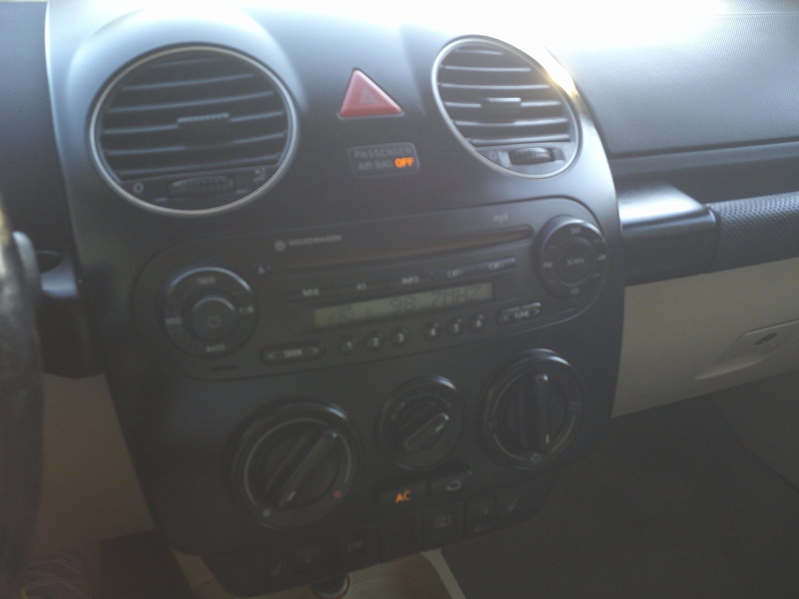 Used 2009 Volkswagen Beetle S FWD image 10