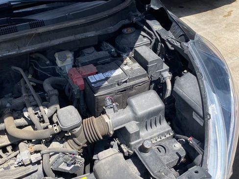 Used 2018 Nissan Kicks S FWD image 32